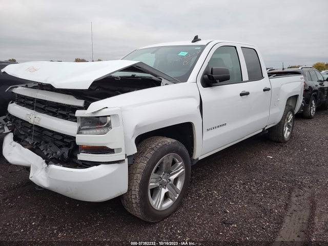 Chevrolet Silverado 1500 Custom 2018 1GCVKPEC8JZ114305 Image 2