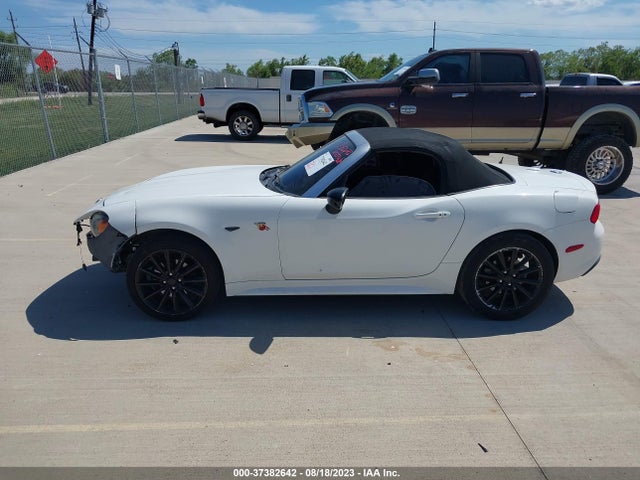 JC1NFAEK8H0101624 Fiat 124 Spider Lusso