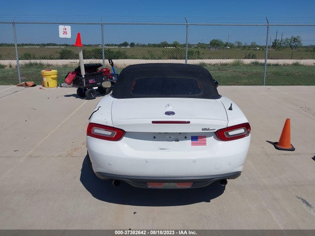 JC1NFAEK8H0101624 Fiat 124 Spider Lusso