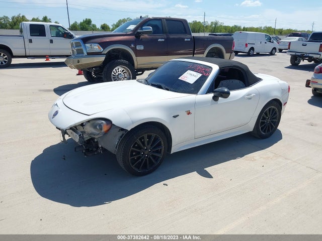 JC1NFAEK8H0101624 Fiat 124 Spider Lusso