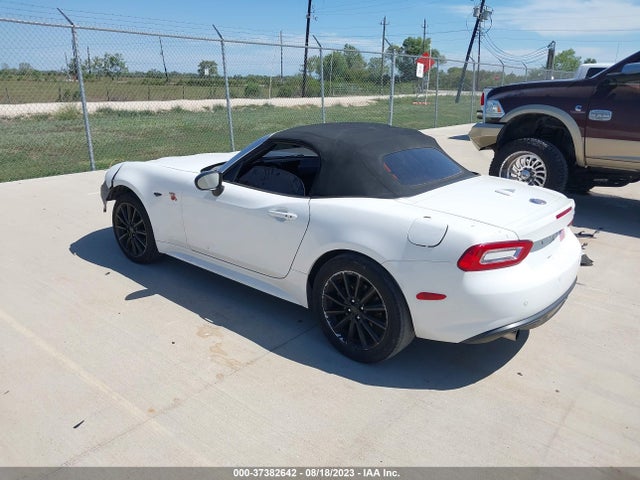 JC1NFAEK8H0101624 Fiat 124 Spider Lusso