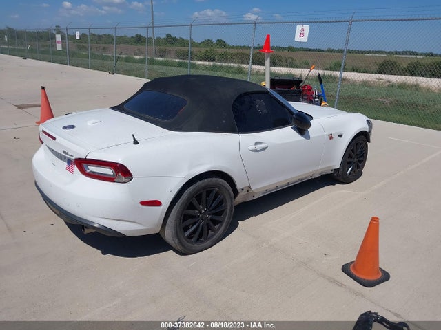 JC1NFAEK8H0101624 Fiat 124 Spider Lusso