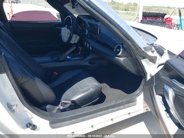 JC1NFAEK8H0101624 Fiat 124 Spider Lusso