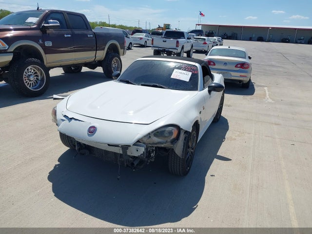 JC1NFAEK8H0101624 Fiat 124 Spider Lusso
