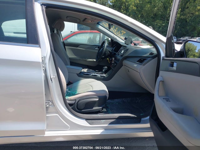 2015 HYUNDAI SONATA 2.4L SE VIN: 5NPE24AF1FH025091