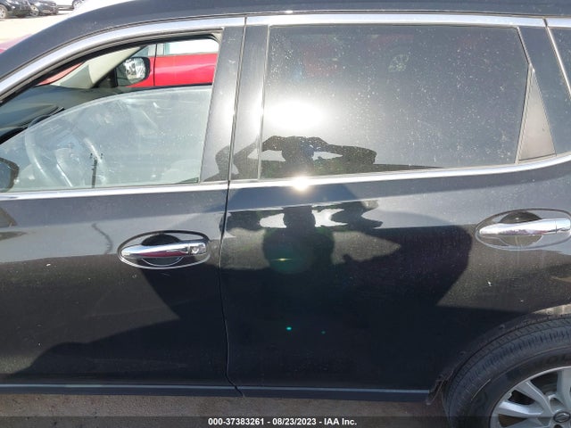 2018 NISSAN ROGUE SV VIN: KNMAT2MT0JP548391