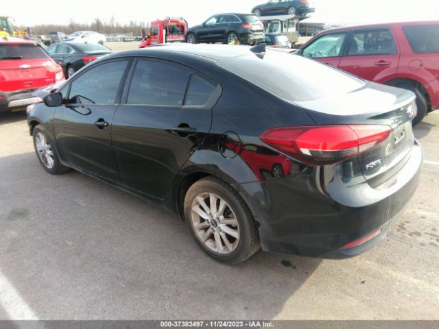 2017 KIA FORTE 3KPFL4A73HE132192 Photo 2