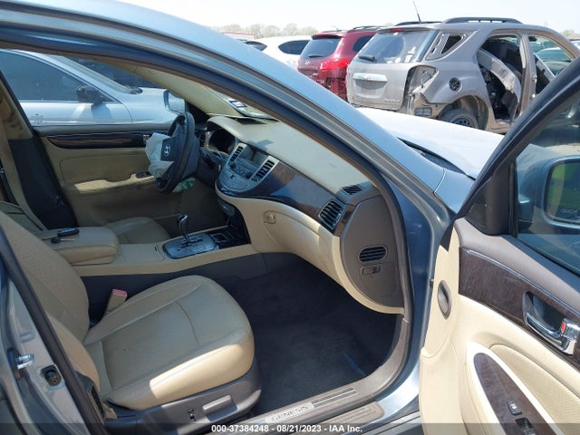 2011 HYUNDAI GENESIS VIN: KMHGC4DE5BU132830