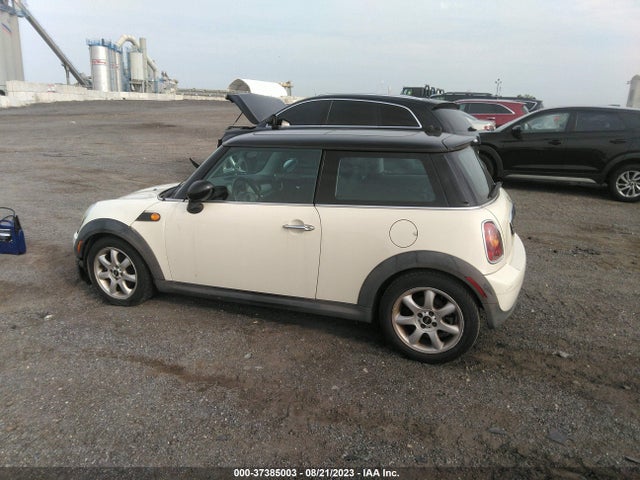 2007 MINI COOPER HARDTOP VIN: WMWMF33597TT54842