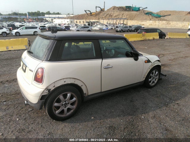 2007 MINI COOPER HARDTOP VIN: WMWMF33597TT54842
