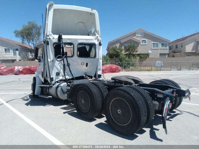 2021 FREIGHTLINER CASCADIA 126 1FUJHLDV5MLMA2884 Photo 2