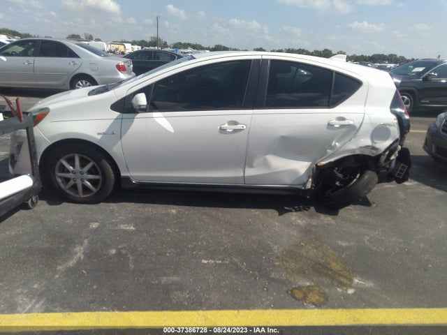 2017 Toyota Prius, VIN: JTDKDTB35H1593740