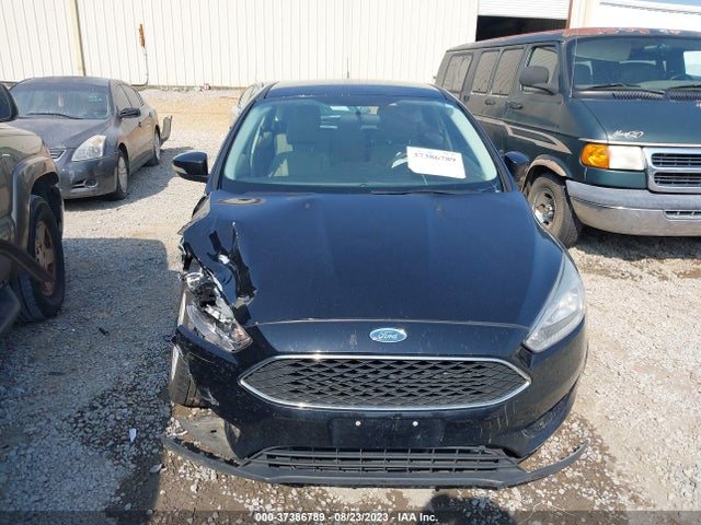 Ford FOCUS SE 2017 1FADP3K28HL330286 Image 3