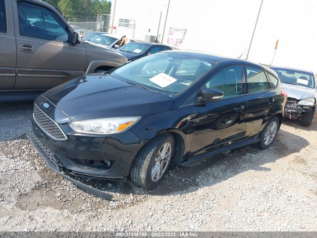 Ford FOCUS SE 2017 1FADP3K28HL330286 Image 2