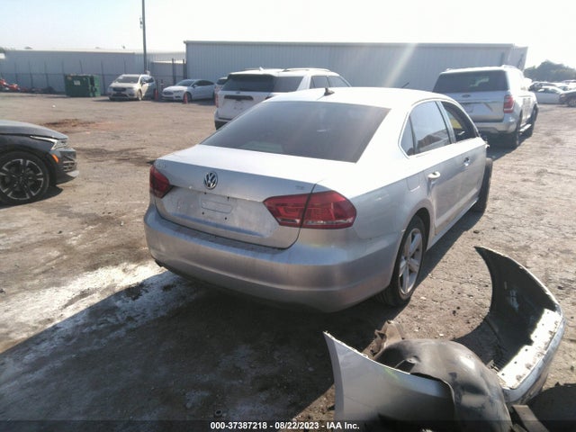 1VWAT7A37EC022190 Volkswagen Passat Wolfsburg Ed
