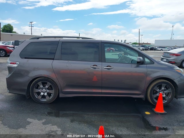 Toyota SIENNA SE 2017 5TDXZ3DC9HS847814 Image 13
