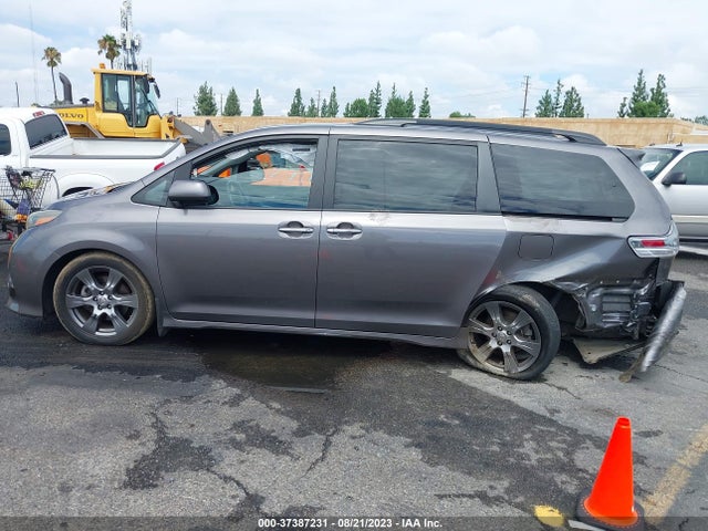 Toyota SIENNA SE 2017 5TDXZ3DC9HS847814 Image 14