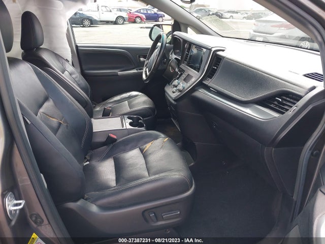 Toyota SIENNA SE 2017 5TDXZ3DC9HS847814 Image 5