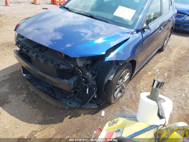 Hyundai ELANTRA SE 2017 5NPD84LF2HH183823 Image 2