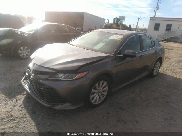 Toyota CAMRY LE 2020 4T1C11AKXLU953386 Image 2