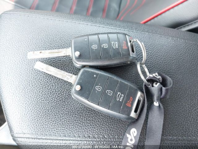 KNAGM4A78F5658891 KIA Optima Lx