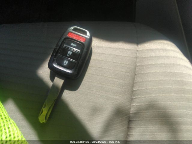1HGCR2F32HA020483 Honda Accord Sedan Lx