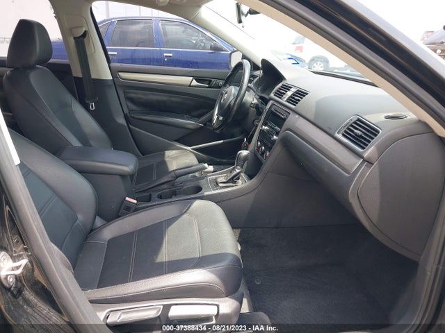 1VWAS7A37FC067246 Volkswagen Passat 1.8t Wolfsburg Ed