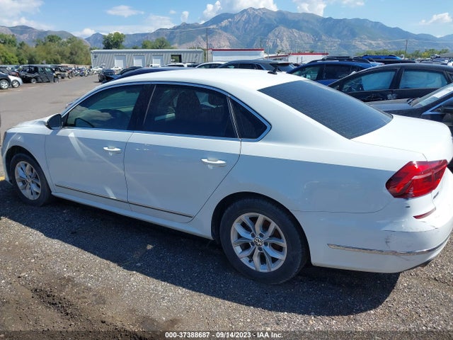 1VWAT7A38HC002793 Volkswagen Passat 1.8t S