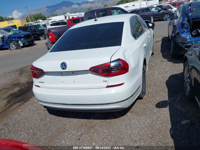 1VWAT7A38HC002793 Volkswagen Passat 1.8t S