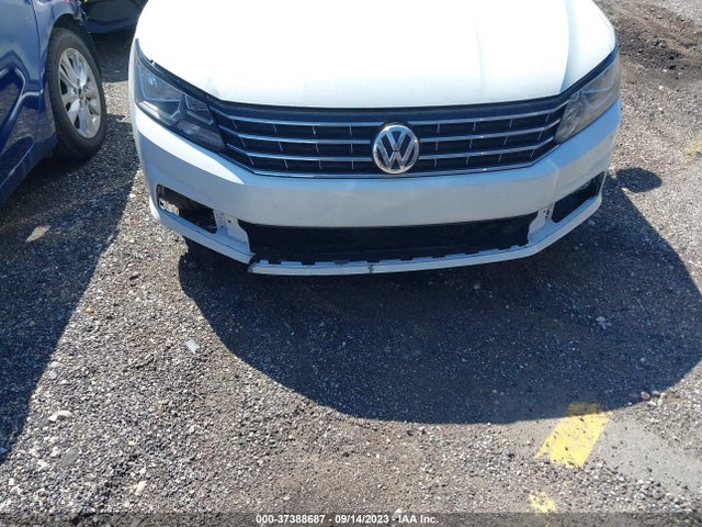 1VWAT7A38HC002793 Volkswagen Passat 1.8t S