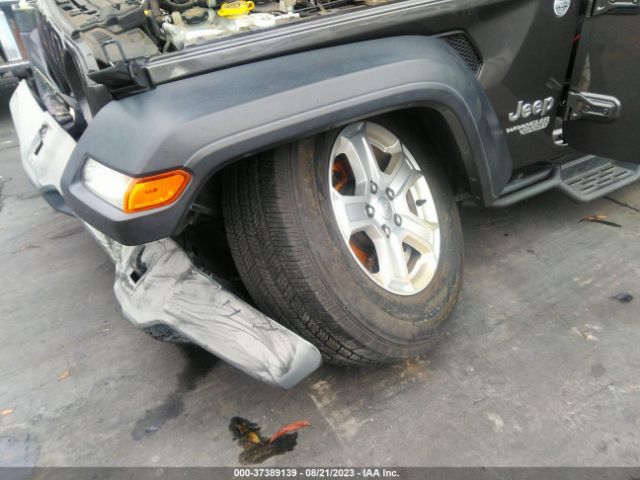 1C4HJXDN1JW225086 Jeep Wrangler Unlimited Sport S
