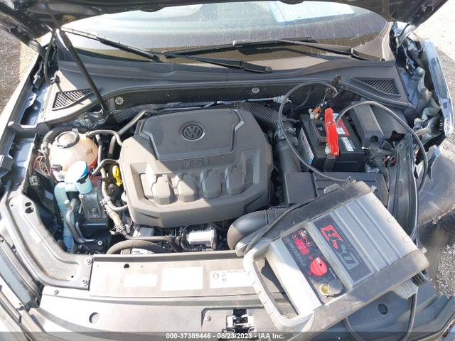 1VWBA7A33JC037225 Volkswagen Passat 2.0t Se