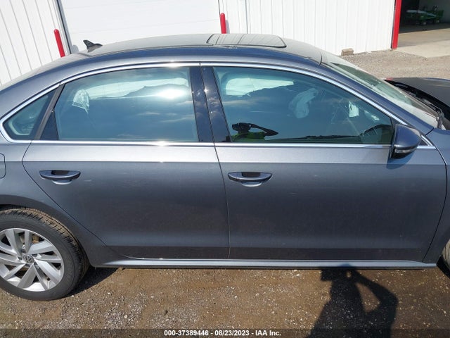 1VWBA7A33JC037225 Volkswagen Passat 2.0t Se