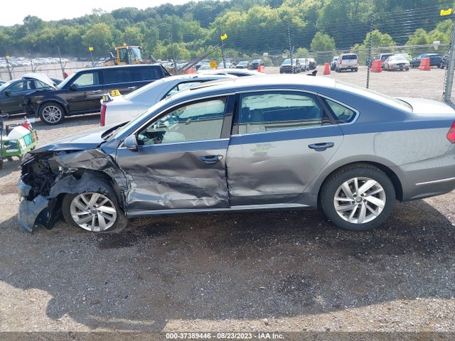 1VWBA7A33JC037225 Volkswagen Passat 2.0t Se