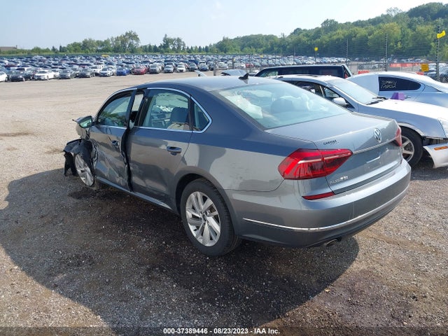 1VWBA7A33JC037225 Volkswagen Passat 2.0t Se