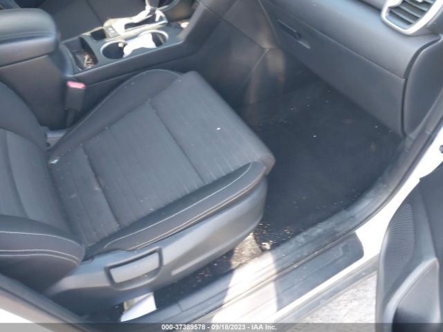 KNDPM3ACXH7065678 KIA Sportage Lx