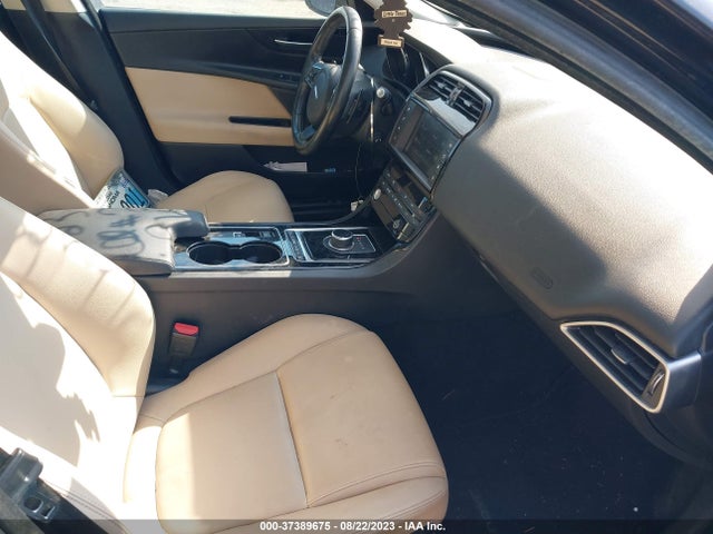 2017 JAGUAR XE SAJAR4BG4HA964698 Photo 4