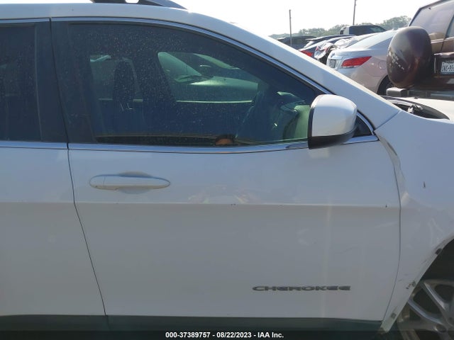 2018 JEEP CHEROKEE LATITUDE 4X4 VIN: 1C4PJMCB4JD558007