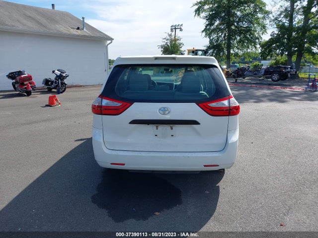 2018 TOYOTA SIENNA L VIN: 5TDZZ3DC8JS940998