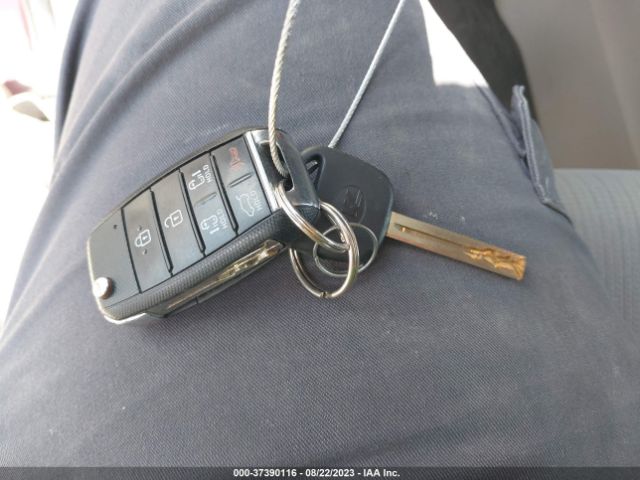 KNDMB5C10G6155975 KIA SEDONA LX