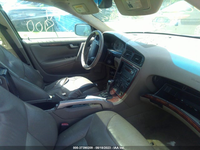 2005 VOLVO XC70 VIN: YV1SZ592651201199