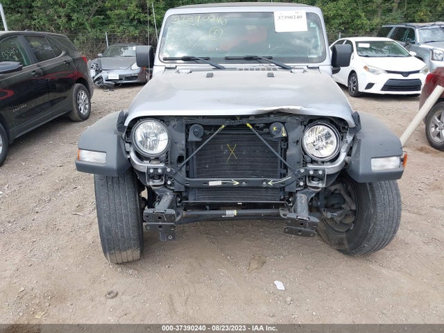1C4HJXDG4JW170196 Jeep Wrangler Unlimited Sport