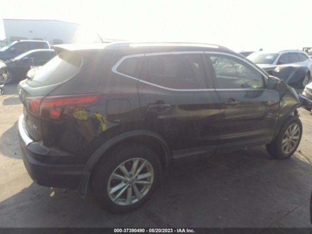 JN1BJ1CP8JW165283 Nissan Rogue Sport Sv