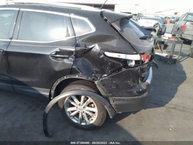 JN1BJ1CP8JW165283 Nissan Rogue Sport Sv