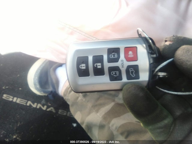 Toyota SIENNA SE 2017 5TDXZ3DC6HS849875 Image 11