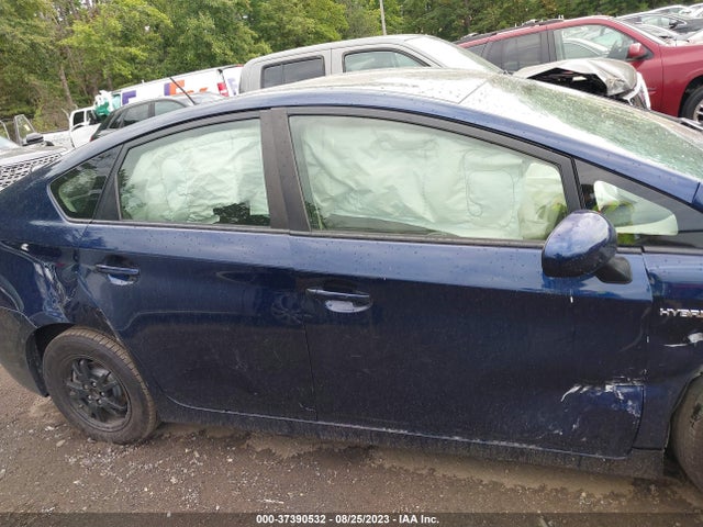 Toyota Prius Two 2015 JTDKN3DU1F0398434 Image 13