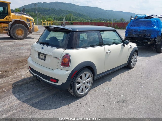 2007 MINI COOPER HARDTOP S VIN: WMWMF73567TT86204