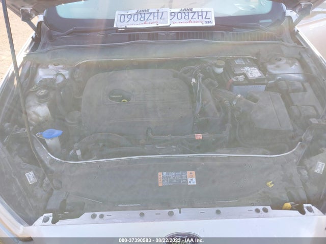 3FA6P0HD5FR128472 Ford FUSION SE