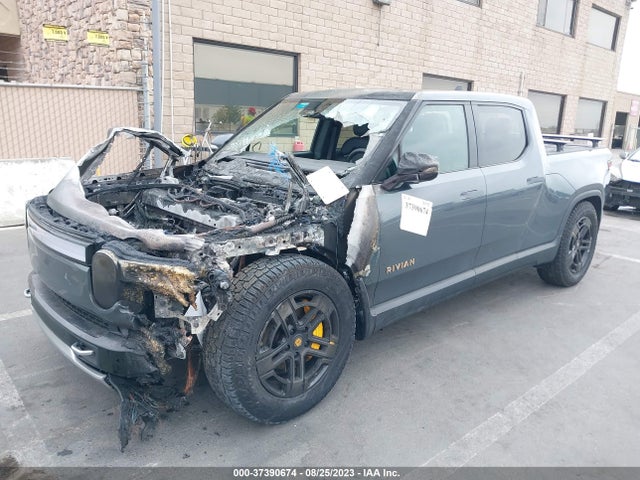 Rivian R1t Adventure 2022 7FCTGAAA3NN010046 Image 2