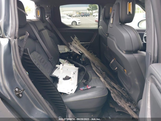 Rivian R1t Adventure 2022 7FCTGAAA3NN010046 Image 7
